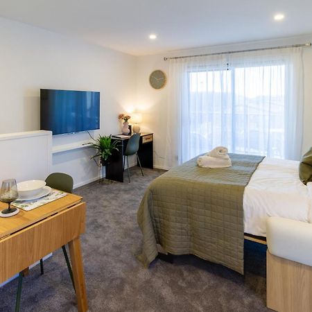 Luxury Studio With Balcony - Close To Supermarket Christchurch Exterior photo