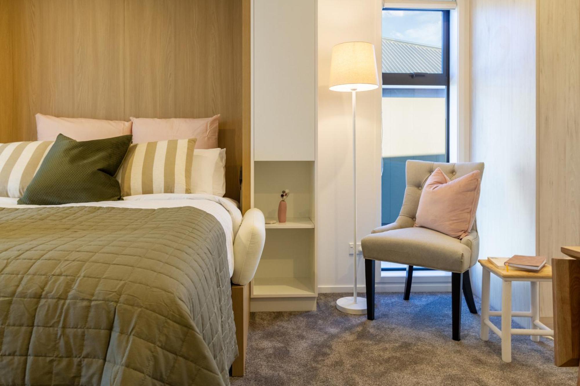 Luxury Studio With Balcony - Close To Supermarket Christchurch Exterior photo